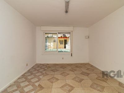 Casa à venda com 160m², 3 quartos, 1 suíte, 4 vagas no bairro Vila Ipiranga em Porto Alegre - Foto 25