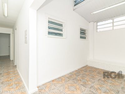 Casa à venda com 160m², 3 quartos, 1 suíte, 4 vagas no bairro Vila Ipiranga em Porto Alegre - Foto 30