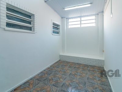 Casa à venda com 160m², 3 quartos, 1 suíte, 4 vagas no bairro Vila Ipiranga em Porto Alegre - Foto 36