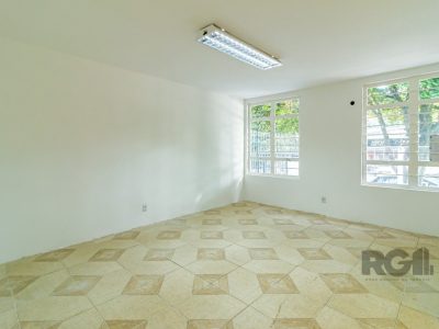 Casa à venda com 160m², 3 quartos, 1 suíte, 4 vagas no bairro Vila Ipiranga em Porto Alegre - Foto 40