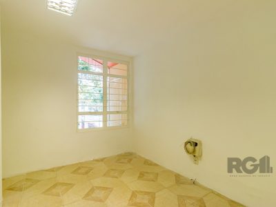 Casa à venda com 160m², 3 quartos, 1 suíte, 4 vagas no bairro Vila Ipiranga em Porto Alegre - Foto 43