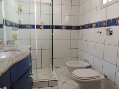 Casa à venda com 500m², 5 quartos, 3 suítes no bairro Cristal em Porto Alegre - Foto 4