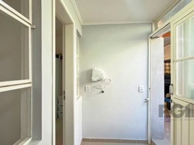 Apartamento à venda com 77m², 3 quartos, 1 vaga no bairro Medianeira em Porto Alegre - Foto 12