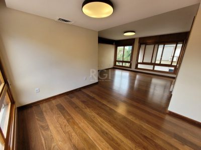 Apartamento à venda com 121m², 3 quartos, 1 suíte, 2 vagas no bairro São João em Porto Alegre - Foto 2