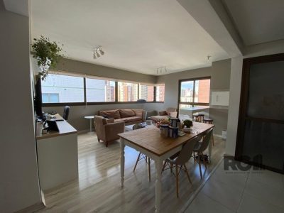 Apartamento à venda com 75m², 2 quartos, 1 suíte, 2 vagas no bairro Petrópolis em Porto Alegre - Foto 3