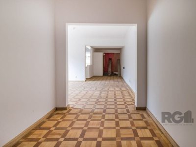 Apartamento à venda com 135m², 4 quartos, 4 suítes, 1 vaga no bairro Menino Deus em Porto Alegre - Foto 7