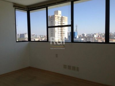 Conjunto/Sala à venda com 82m², 2 vagas no bairro Santana em Porto Alegre - Foto 13