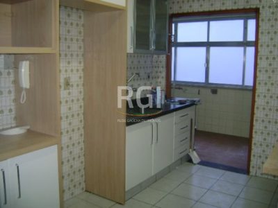 Apartamento à venda com 105m², 3 quartos, 1 suíte, 2 vagas no bairro Petrópolis em Porto Alegre - Foto 2