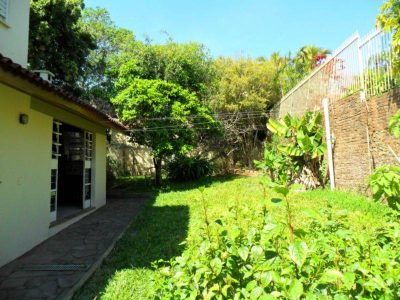 Casa à venda com 348m², 3 quartos, 1 suíte, 2 vagas no bairro Medianeira em Porto Alegre - Foto 34