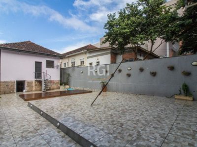 Casa à venda com 396m², 5 quartos, 2 suítes, 5 vagas no bairro Santo Antônio em Porto Alegre - Foto 26