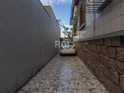 Casa à venda com 396m², 5 quartos, 2 suítes, 5 vagas no bairro Santo Antônio em Porto Alegre - Foto 28