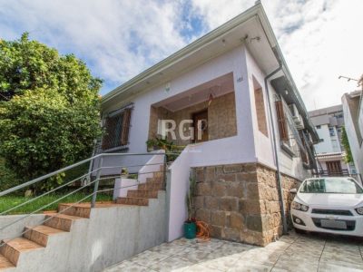 Casa à venda com 396m², 5 quartos, 2 suítes, 5 vagas no bairro Santo Antônio em Porto Alegre - Foto 3