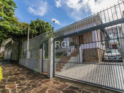 Casa à venda com 396m², 5 quartos, 2 suítes, 5 vagas no bairro Santo Antônio em Porto Alegre - Foto 2