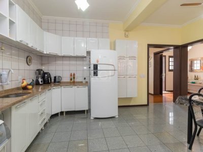 Casa à venda com 335m², 5 quartos, 3 vagas no bairro Vila Ipiranga em Porto Alegre - Foto 4