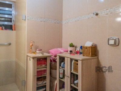 Casa à venda com 200m², 3 quartos, 2 suítes, 2 vagas no bairro Medianeira em Porto Alegre - Foto 17