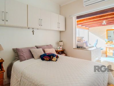 Casa à venda com 200m², 3 quartos, 2 suítes, 2 vagas no bairro Medianeira em Porto Alegre - Foto 36