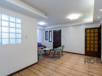 Casa à venda com 215m², 3 quartos, 3 vagas no bairro Jardim Carvalho em Porto Alegre - Foto 9