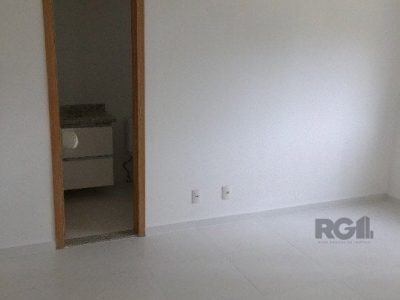 Apartamento à venda com 75m², 2 quartos, 1 suíte, 1 vaga no bairro Passo d'Areia em Porto Alegre - Foto 9