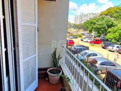 Apartamento à venda com 106m², 3 quartos, 1 suíte, 1 vaga no bairro Centro Histórico em Porto Alegre - Foto 23