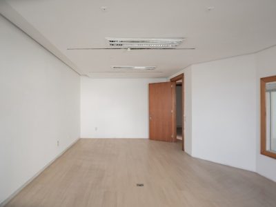 Conjunto/Sala à venda com 320m², 3 vagas no bairro Petrópolis em Porto Alegre - Foto 25