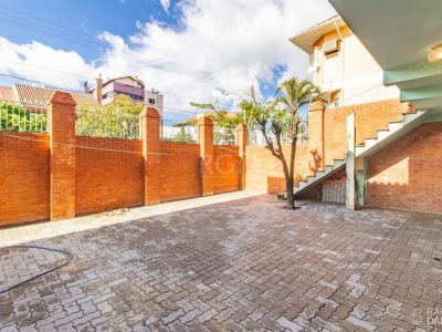 Casa à venda com 574m², 3 quartos, 2 suítes, 8 vagas no bairro Jardim Planalto em Porto Alegre - Foto 37