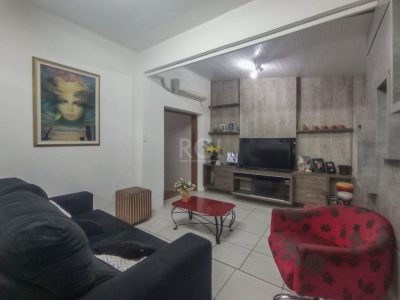 Sobrado à venda com 180m², 3 quartos, 1 suíte, 2 vagas no bairro São Geraldo em Porto Alegre - Foto 5