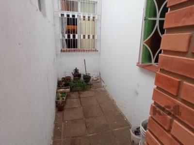 Casa à venda com 272m², 3 quartos, 2 suítes, 10 vagas no bairro Partenon em Porto Alegre - Foto 12