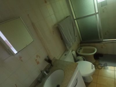 Casa à venda com 272m², 3 quartos, 2 suítes, 10 vagas no bairro Partenon em Porto Alegre - Foto 15