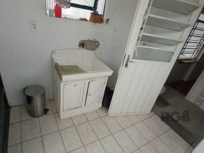 Casa à venda com 272m², 3 quartos, 2 suítes, 10 vagas no bairro Partenon em Porto Alegre - Foto 24