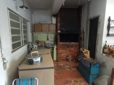 Casa à venda com 272m², 3 quartos, 2 suítes, 10 vagas no bairro Partenon em Porto Alegre - Foto 17