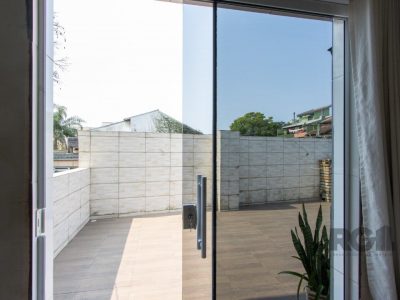 Casa à venda com 288m², 6 quartos, 2 suítes, 2 vagas no bairro Tristeza em Porto Alegre - Foto 41