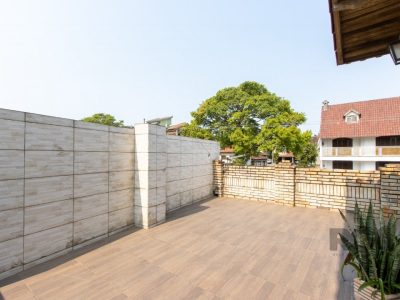 Casa à venda com 288m², 6 quartos, 2 suítes, 2 vagas no bairro Tristeza em Porto Alegre - Foto 42