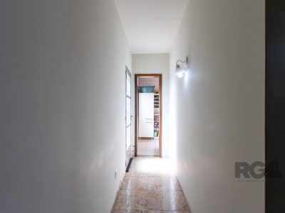 Casa à venda com 288m², 6 quartos, 2 suítes, 2 vagas no bairro Tristeza em Porto Alegre - Foto 56