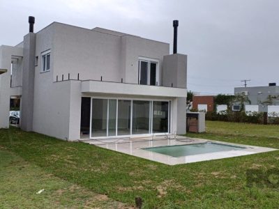 Casa Condominio à venda com 265m², 4 quartos, 4 suítes, 2 vagas no bairro Costa Serena em Capão da Canoa - Foto 9