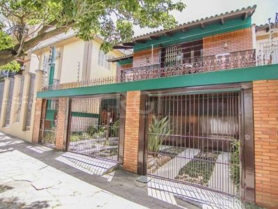 Casa à venda com 445m², 3 quartos, 3 suítes, 2 vagas no bairro Santana em Porto Alegre - Foto 2