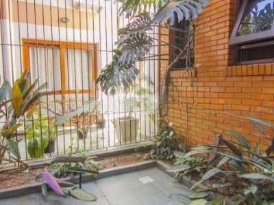 Casa à venda com 445m², 3 quartos, 3 suítes, 2 vagas no bairro Santana em Porto Alegre - Foto 8