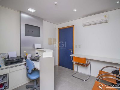 Conjunto/Sala à venda com 46m² no bairro Três Figueiras em Porto Alegre - Foto 2