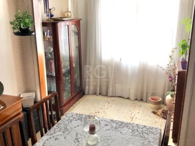 Apartamento à venda com 108m², 3 quartos, 1 suíte, 1 vaga no bairro Floresta em Porto Alegre - Foto 12