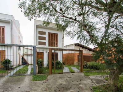 Casa à venda com 79m², 2 quartos, 2 vagas no bairro Ipanema em Porto Alegre - Foto 3