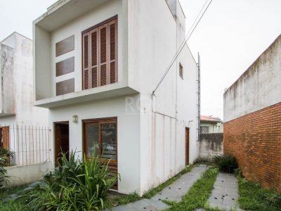 Casa à venda com 79m², 2 quartos, 2 vagas no bairro Ipanema em Porto Alegre - Foto 4