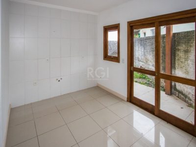 Casa à venda com 79m², 2 quartos, 2 vagas no bairro Ipanema em Porto Alegre - Foto 13