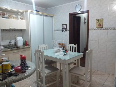 Casa à venda com 190m², 3 quartos, 3 vagas no bairro Medianeira em Porto Alegre - Foto 15