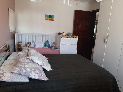 Casa à venda com 190m², 3 quartos, 3 vagas no bairro Medianeira em Porto Alegre - Foto 28