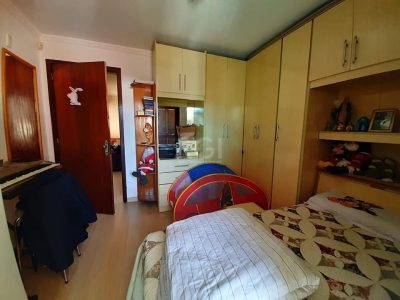 Casa à venda com 190m², 3 quartos, 3 vagas no bairro Medianeira em Porto Alegre - Foto 26