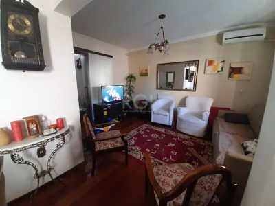 Casa à venda com 190m², 3 quartos, 3 vagas no bairro Medianeira em Porto Alegre - Foto 11