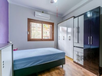 Casa à venda com 272m², 3 quartos, 1 suíte, 4 vagas no bairro Tristeza em Porto Alegre - Foto 9