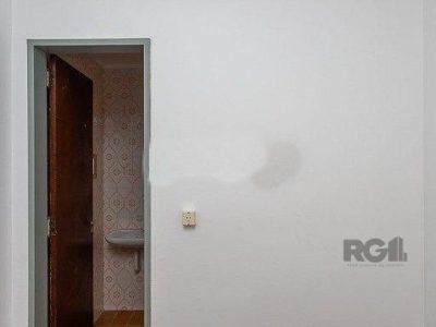 Apartamento à venda com 77m², 2 quartos, 1 vaga no bairro Petrópolis em Porto Alegre - Foto 2