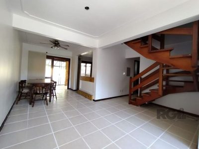 Casa à venda com 193m², 3 quartos, 1 suíte, 2 vagas no bairro Ipanema em Porto Alegre - Foto 2