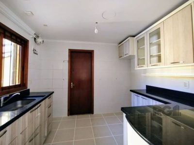 Casa à venda com 193m², 3 quartos, 1 suíte, 2 vagas no bairro Ipanema em Porto Alegre - Foto 4