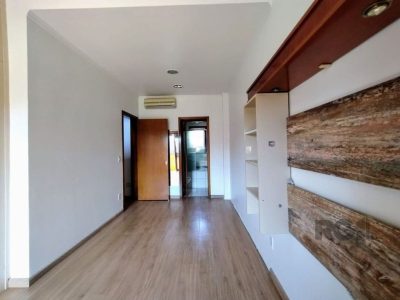 Casa à venda com 193m², 3 quartos, 1 suíte, 2 vagas no bairro Ipanema em Porto Alegre - Foto 11